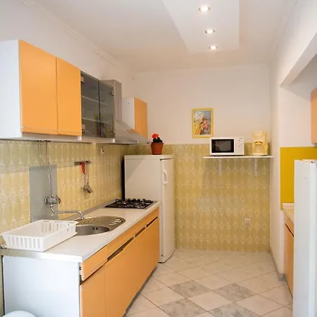 Apartman And Robi Podstrana