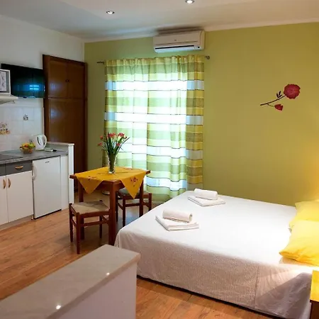 Apartman And Robi Podstrana