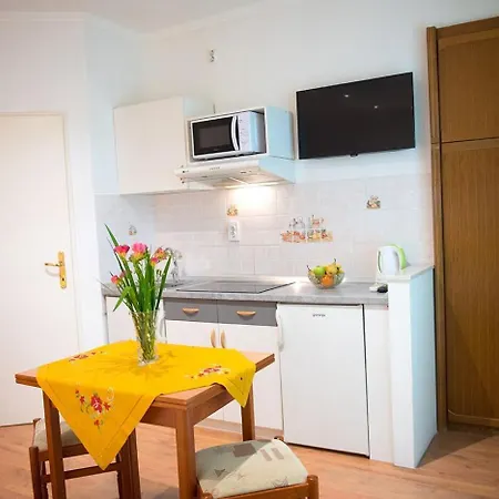 Apartman And Robi