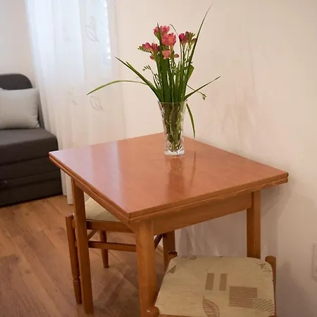 And Robi Apartman Podstrana