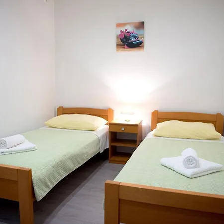 Apartman And Robi *